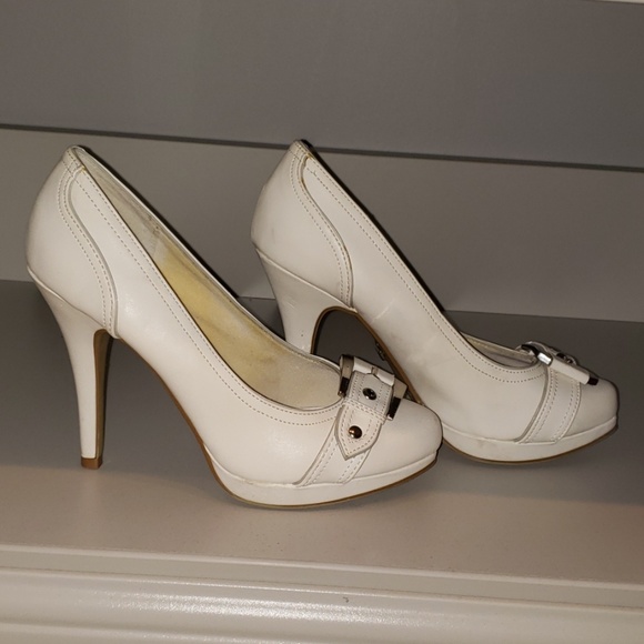 White platforms - Picture 3 of 3
